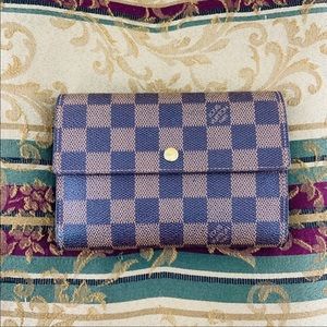 Authentic Louis Vuitton Etui Papier